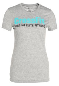 Camiseta gris de manga corta con "CrossFit" en turquesa y "FORGING ELITE FITNESS" en negro. Fabricada con un tejido suave y ligero.