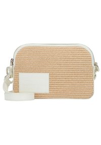 Borsa a tracolla rettangolare intrecciata beige con rifiniture in pelle bianca, tracolla regolabile e etichetta in rilievo Ted Baker London sul davanti.