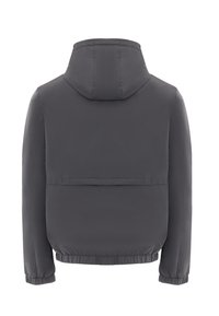 Pilka, paminkštinta striukė su gobtuvu, turinti elastingas rankoves ir apatinį kraštą, taip pat galinę kišenę su plokščiu dizainu. Sklandi, matinė tekstūra.