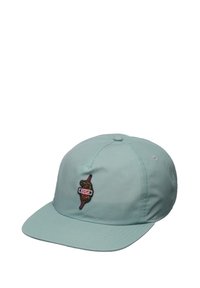 Casquette vert clair en tissu, avec un patch logo brod�é à l'avant. Visière plate avec des détails de couture, design à six panneaux.