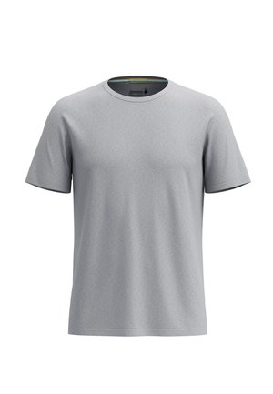 Lichtgrijs T-shirt met korte mouwen en ronde hals, getoond op een witte achtergrond, vooraanzicht en gladde stoftextuur zichtbaar.