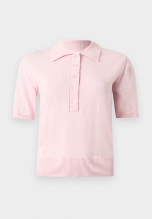 Ροζ ανοιχτόχρωμο πόλο πουλόβερ με κοντά μανίκια, ριμπ γιακά και πατιλέτα με κουμπιά, με απαλή υφή και εφαρμοστή σιλουέτα.