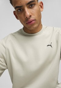 Puma CREWNECK - Felpa - desert dust
