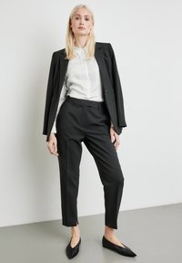 Taifun 7/8 MIT BÜGELFALTEN SLIM FIT - Chino - schwarz