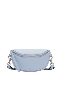 Jasnoniebieska skórzana torba crossbody o zaokrąglonym kształcie, zamykana na zamek, z ozdobami w kolorze srebrnym. Posiada odpinany pasek dla większej wszechstronności.