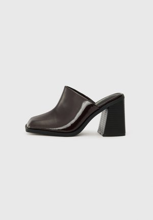 Heeled mules - dark brown