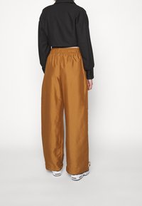 Nike Sportswear Träningsbyxor - brown