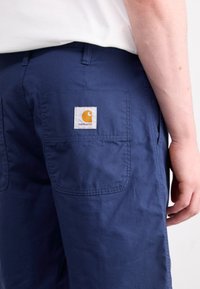 Carhartt WIP Šortky - dark-blue denim