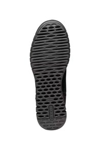 Suola di scarpa in gomma nera con motivo antiscivolo testurizzato e ritagli ovali e rettangolari per la ventilazione. È visibile il marchio Geox.