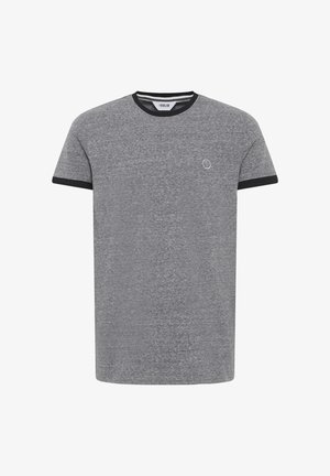 Pelēks kokvilnas T-krekls ar īsām piedurknēm, melna ribota apkakle un piedurkņu akcenti, kā arī neliels logo uz krūtīm.