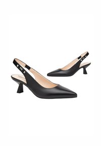 Tacchi slingback in pelle nera con punta affusolata, tacco basso e spesso, e cinturino alla caviglia con dettagli metallici. Texture liscia e design slanciato.