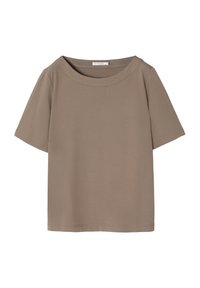 T-shirt marron à manches courtes avec un large décolleté, fabriqué en tissu doux. Coupe droite avec des coutures minimales et sans pièces métalliques visibles.