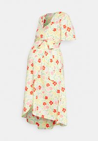 Vestido de maternidade florescente em amarelo com flores vermelhas e rosas. Design envolvente, mangas curtas e um cinto de laço. Tecido suave com uma silhueta fluida.