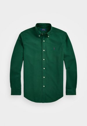 Chemise à manches longues vert foncé avec boutons, col boutonné et petit logo brodé sur la poitrine gauche.