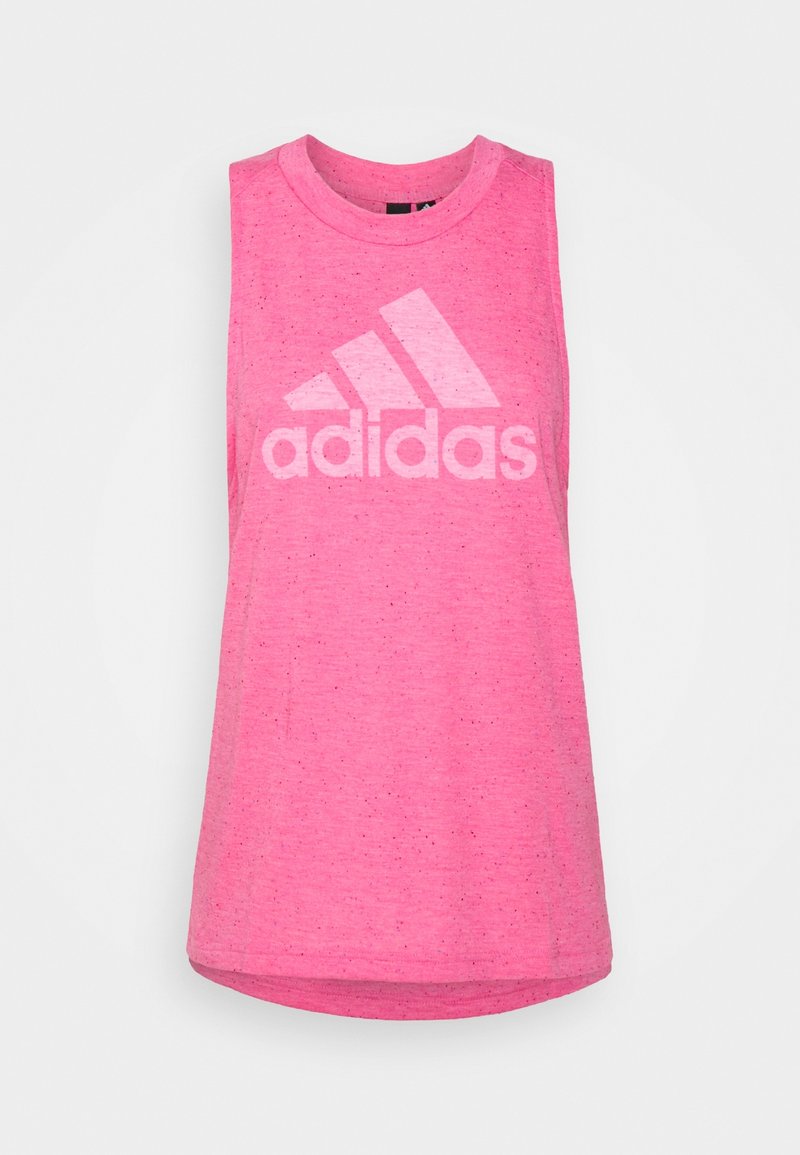 Canotta Adidas senza maniche di colore rosa con leggere macchie e un grande logo Adidas bianco sul davanti, esposta su uno sfondo semplice.