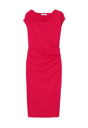 Červené šaty bez rukávov dlžky po kolená s drapírovaným výstrihom a detailom záhybov na boku.