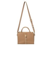 Beige leren handtas met een gestructureerde rechthoekige vorm, dubbele handvatten, afneembare schouderriem en hardware in goudtint. Ritssluiting detail.