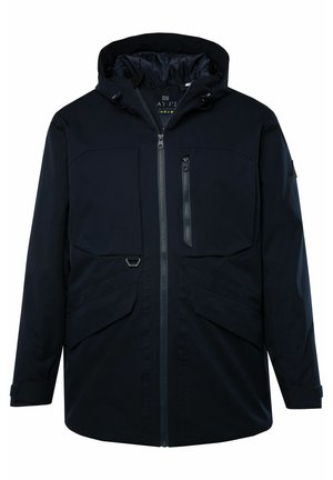 Marineblaues Windbreaker-Jacke mit Kapuze, zwei großen Fronttaschen, einer mit Reißverschluss versehenen Brusttasche und verstellbaren Bündchen. Glatte Stofftextur.