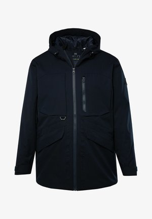 Marineblaues Windbreaker-Jacke mit Kapuze, zwei großen Fronttaschen, einer mit Reißverschluss versehenen Brusttasche und verstellbaren Bündchen. Glatte Stofftextur.