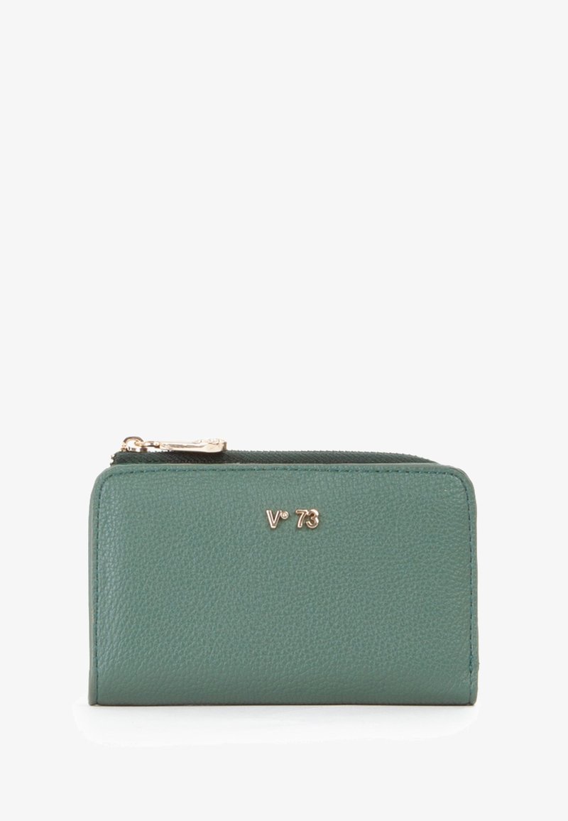 Portafoglio verde in pelle con superficie testurizzata, chiusura con cerniera e dettagli in metallo tono oro con il logo "V°73" sul davanti.