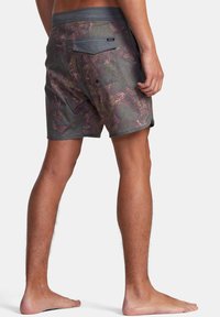 Men's swim shorts in gray with a floral pattern in pink and green, featuring a back pocket and a flat waistband. Textured fabric for comfort.
