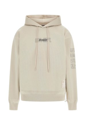 Bézs kapucnis pulóver elöl húzózsinórokkal, "GUESS" logó a mellrészen, szöveg a bal ujjon, és egy kis folt az aljánál.