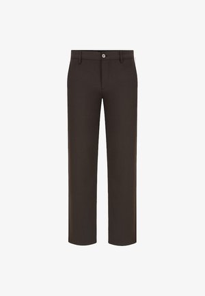 Brązowe spodnie o prostych nogawkach, z pojedynczym guzikiem z przodu i dwoma kieszeniami po bokach. Materiał ma subtelną fakturę i lekki charakter.