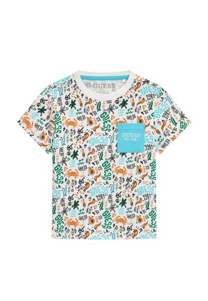 T-shirt bianca a maniche corte con scarabocchi colorati a tema tropicale e marino e una tasca sul petto blu con la scritta "GUESS EST. 1981".