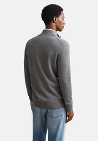 GANT Vesta na kopčanje - dark grey melange