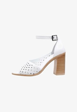 Sandra Fontán ITACA - Sandalias de tacón - white