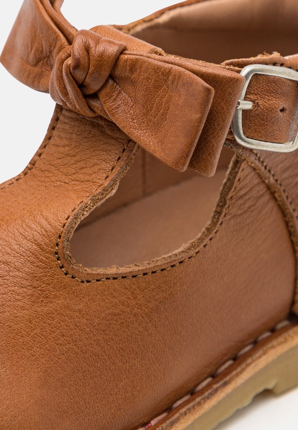 T BAR BOW UNISEX - Touch-strap shoes - cognac4