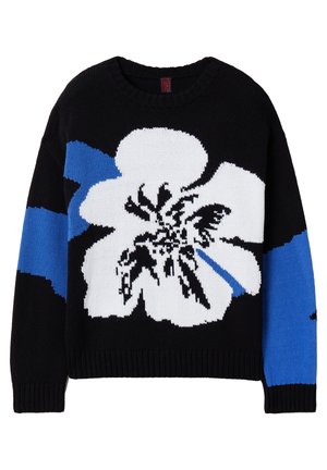 Sort strikket trøje med stort hvidt og sort blomsterdesign samt markante blå striber på ærmer og baggrund.