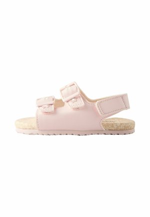 Rosa syntetiska barnsandaler med två justerbara remmar, texturerad fotbädd och en platt, flexibel sula. Avslappnad design med öppen tå.