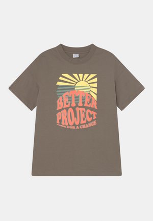 PLACED FRONTPRINT UNISEX - T-shirts med print - dark khaki
