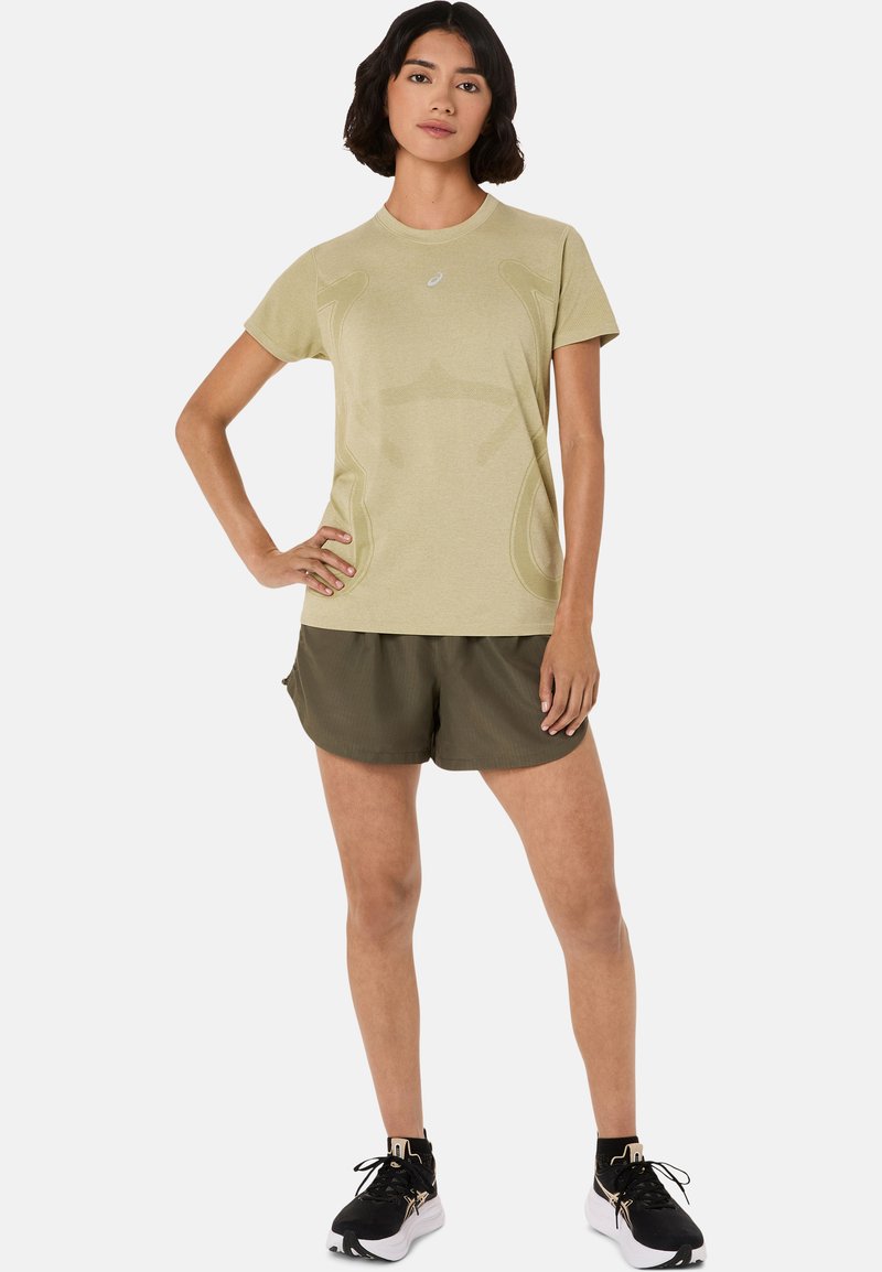 ASICS ROAD SEAMLESS SS ROAD SEAMLESS SS - Triko s potiskem - khaki cream