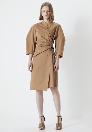 REGULAR FIT ASYMMETRIC BUTTONED - Blusenkleid - natural