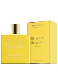 Gelbe rechteckige Parfümflasche mit goldenem Deckel und geprägt beschriftetem Text. Begleitet von einer passenden gelben Box mit silbernen Akzenten.