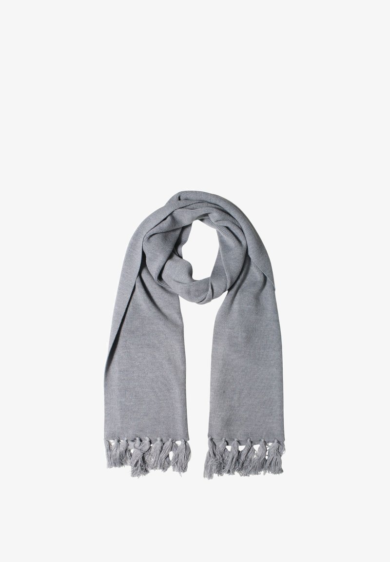Sciarpa grigia lavorata a maglia con estremità frangiate, caratterizzata da una consistenza morbida e un design semplice e rettangolare adatto per uno stile versatile.