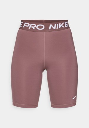 Spodenki Nike Pro w stonowanym odcieniu mauve, wykonane z gładkiego, elastycznego materiału, z szerokim elastycznym pasem w talii z białym logo i brandingiem.