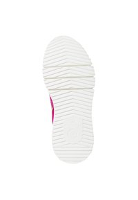 Sulan på en sko med en vit gummibotten som har ett zickzackmönster. Kanterna har ett logotyptryck med en rosa sneaker som syns från sidan.