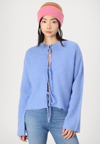 Gina Tricot TIE CARDIGAN - Adīta jaka - cornflower blue