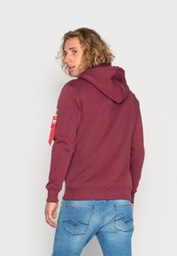 Alpha Industries LABEL - Camisola - burgundy