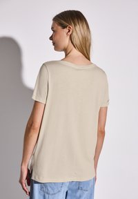 Thumbnail Image 3