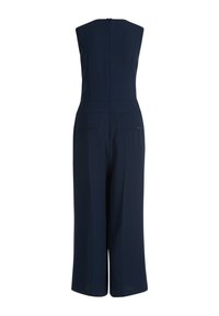 Námorní jumpsuit s bezrukávovým designem, se zipovým uzávěrem na zadní straně, zkrácenými širokými nohavicemi a dvěma zadními kapsami. Hladká textura látky.