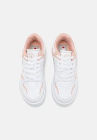 Champion POINT LOW TECH - Chaussures de basket - white/pink