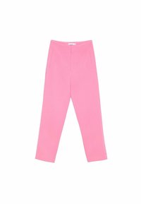 Pantalon tailleur rose à texture lisse, doté de poches avant et d'une coupe droite, souligné par des plis soignés.