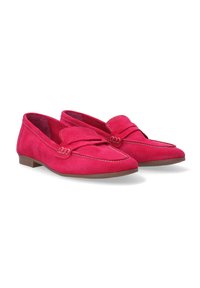 Rosa Wildleder-Loafer mit einer Schleifendetail, gesteppten Akzenten und einem niedrigen braunen Absatz. Der Schuh hat eine abgerundete Zehenform und eine glatte, strukturierte Oberfläche.