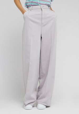 Lee Bukser - light grey