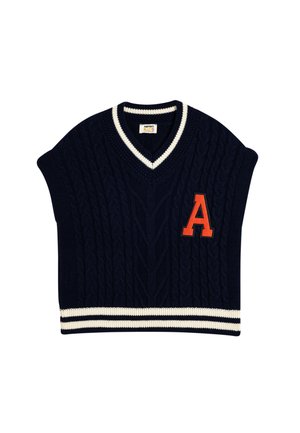 Chaleco de punto azul marino con diseño de trenzas, que presenta un cuello en V blanco y un dobladillo a rayas. Acabado con la letra "A" en naranja en la parte frontal.