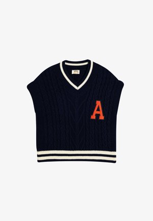 Gilet lavorato a maglia blu navy con design a treccia, dotato di un colletto a V bianco e orlo a righe. Accento della lettera "A" arancione sul davanti.